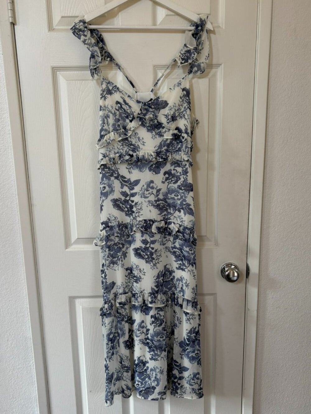 NWT O.P.T. White and Blue Floral Ruffle Midi Dress M - Picture 5 of 12